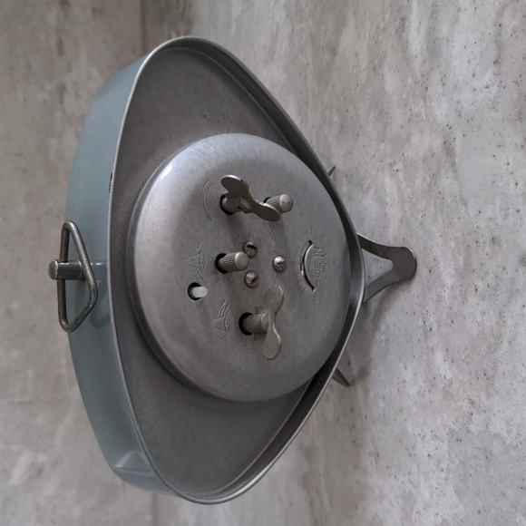 Vintage Fossil American Classic Wind-up Alarm Clock - Picture 4 of 10